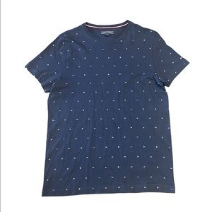 Tommy Hilfiger T-shirt.      B1
